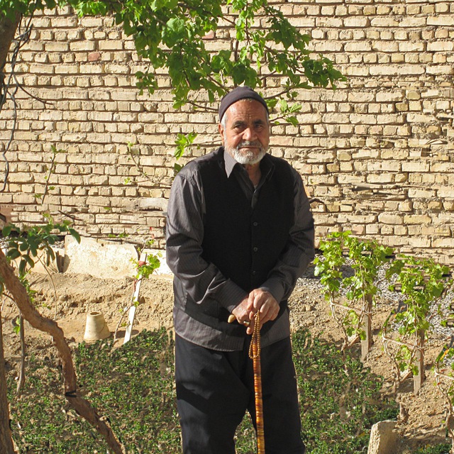 پدری مهربان و دلسوز شادروان خادم الحسین کربلایی حسن طاووسی