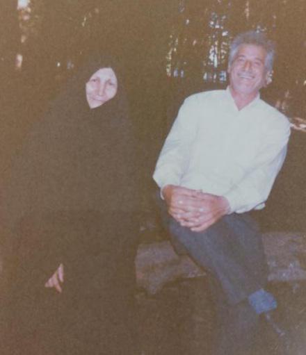 یادبود حاج حسین گل‌رنگی و حاجیه خانم زهرا شیروانی