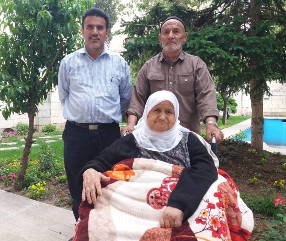 بزرگوارش‌حاج‌احمدبرزین‌ومادر‌عزیزش‌حاجیه‌‌معصومه‌شریعتی شریعتی