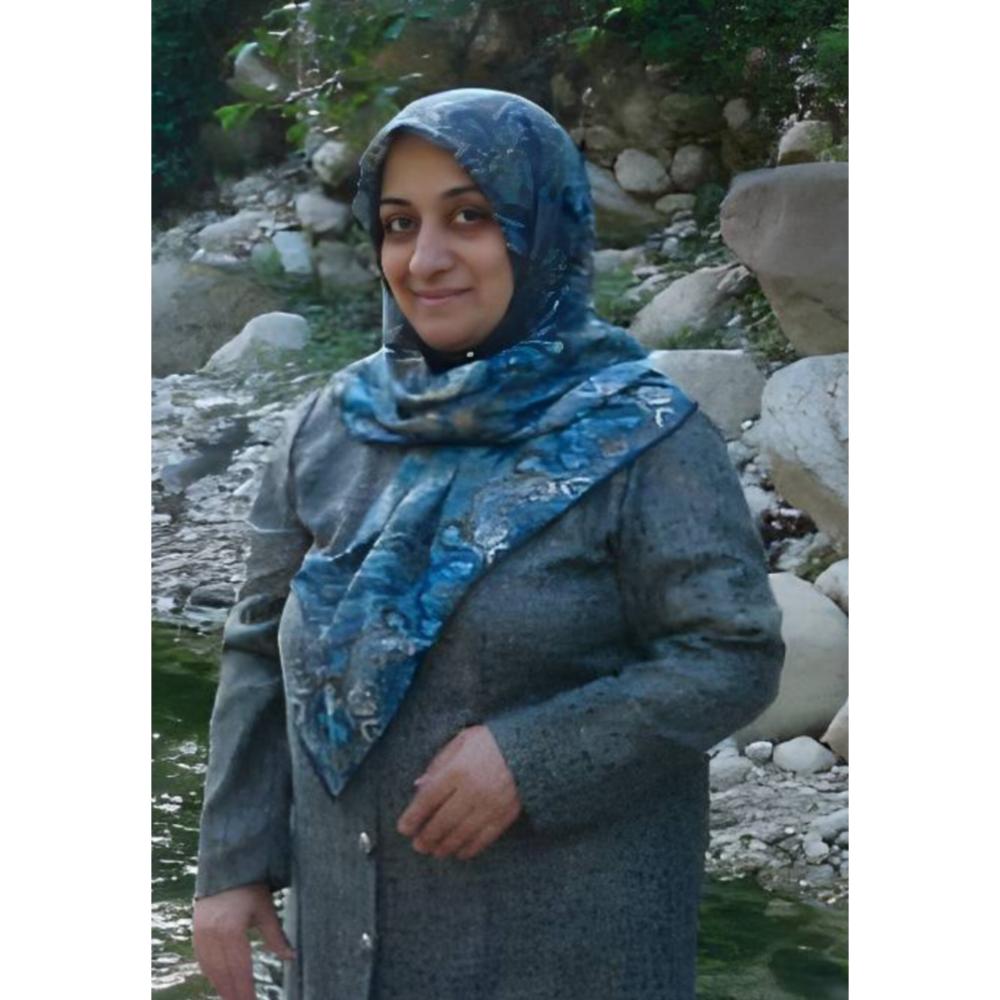 زهرا مؤتمنی