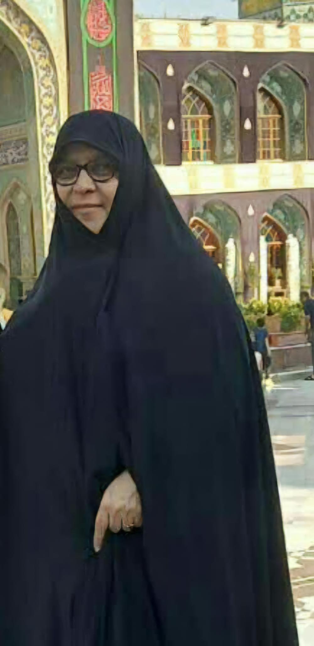 زهرا آموزگار