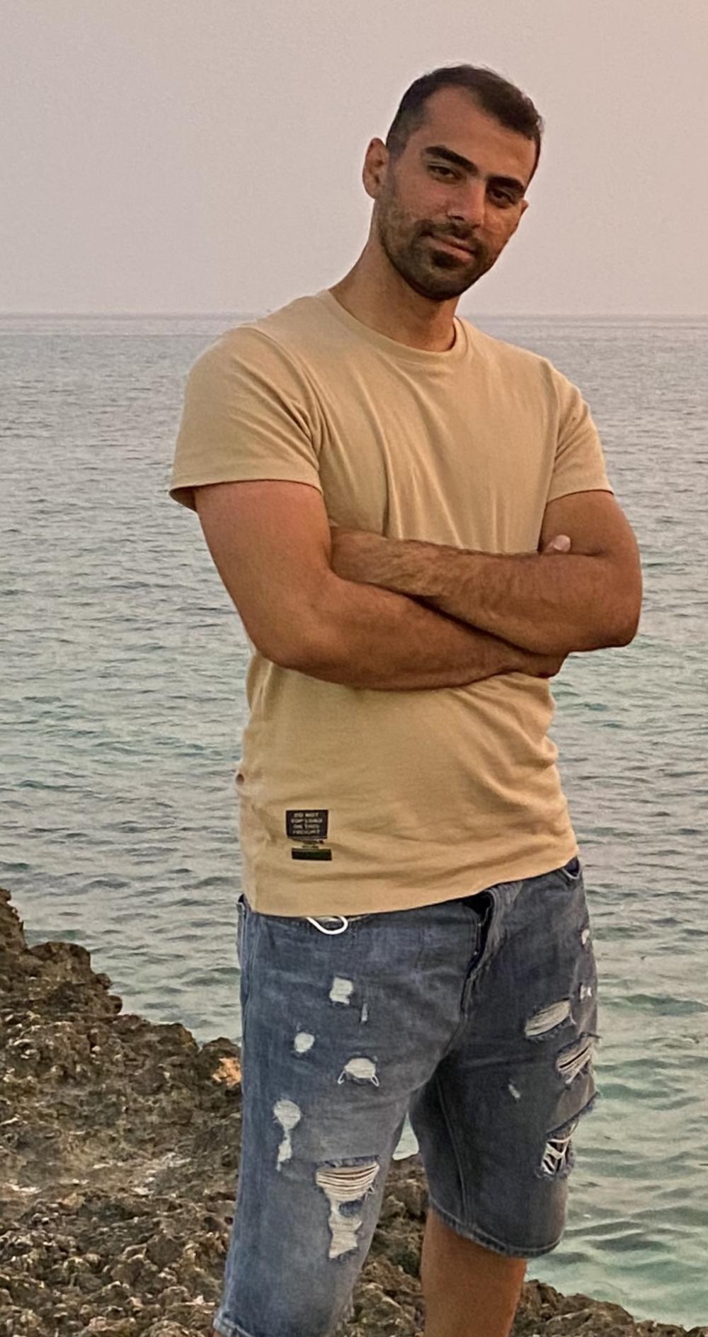 فرزاد یا‌وری