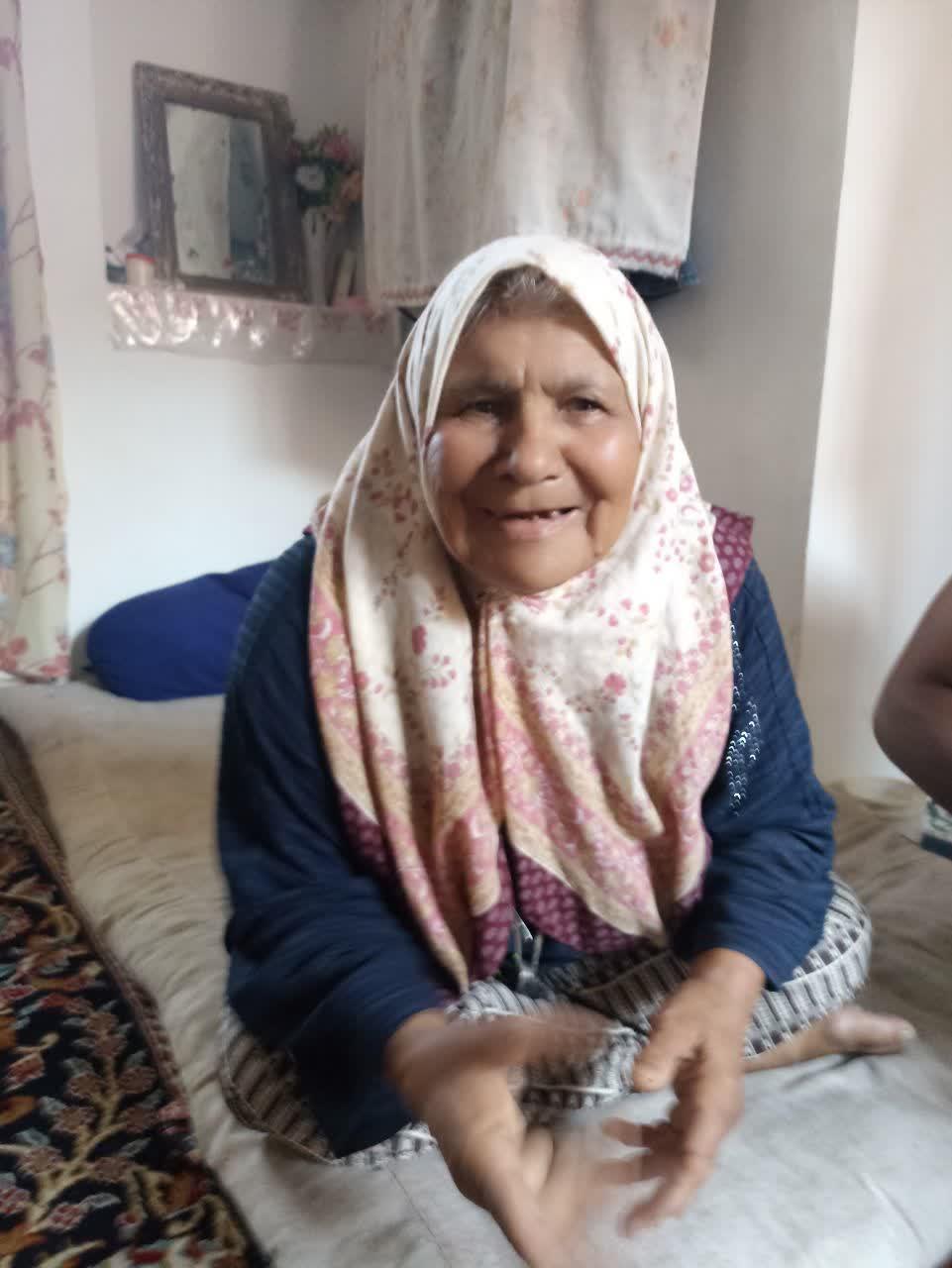 خدیجه اکبری