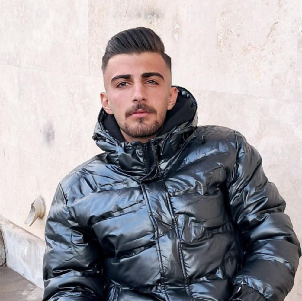 اشکان رستمی حصوری