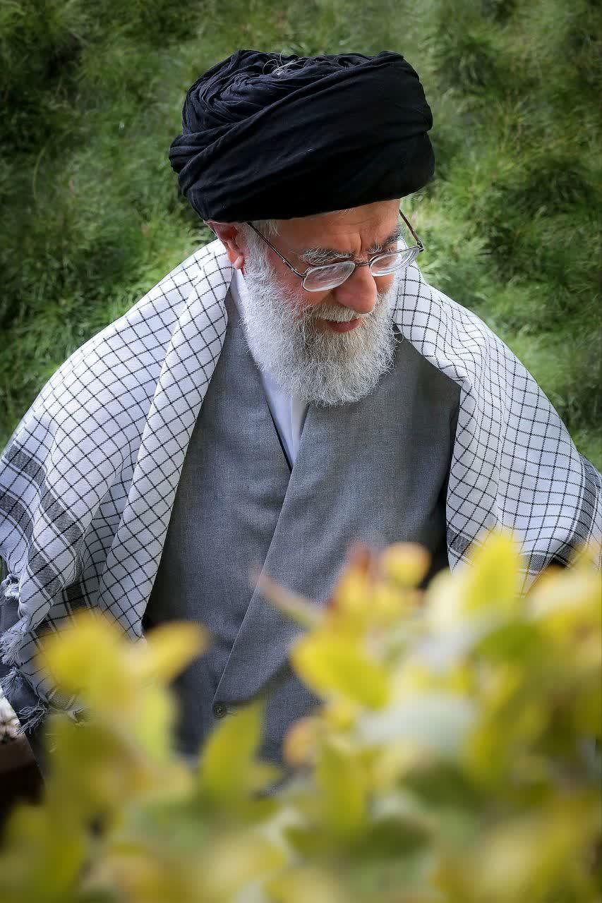 شهید حضرت آیت الله العظمی امام سید علی حسینی خامنه‌ای وشهدای جنگ رمضان