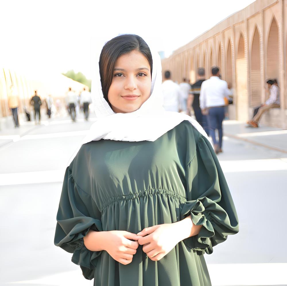 دوشیزه مهدیه حمزه ئی