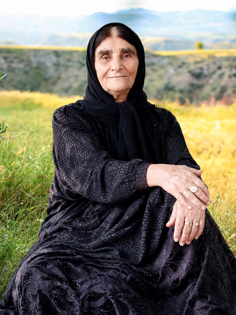 ماه بس صادقی